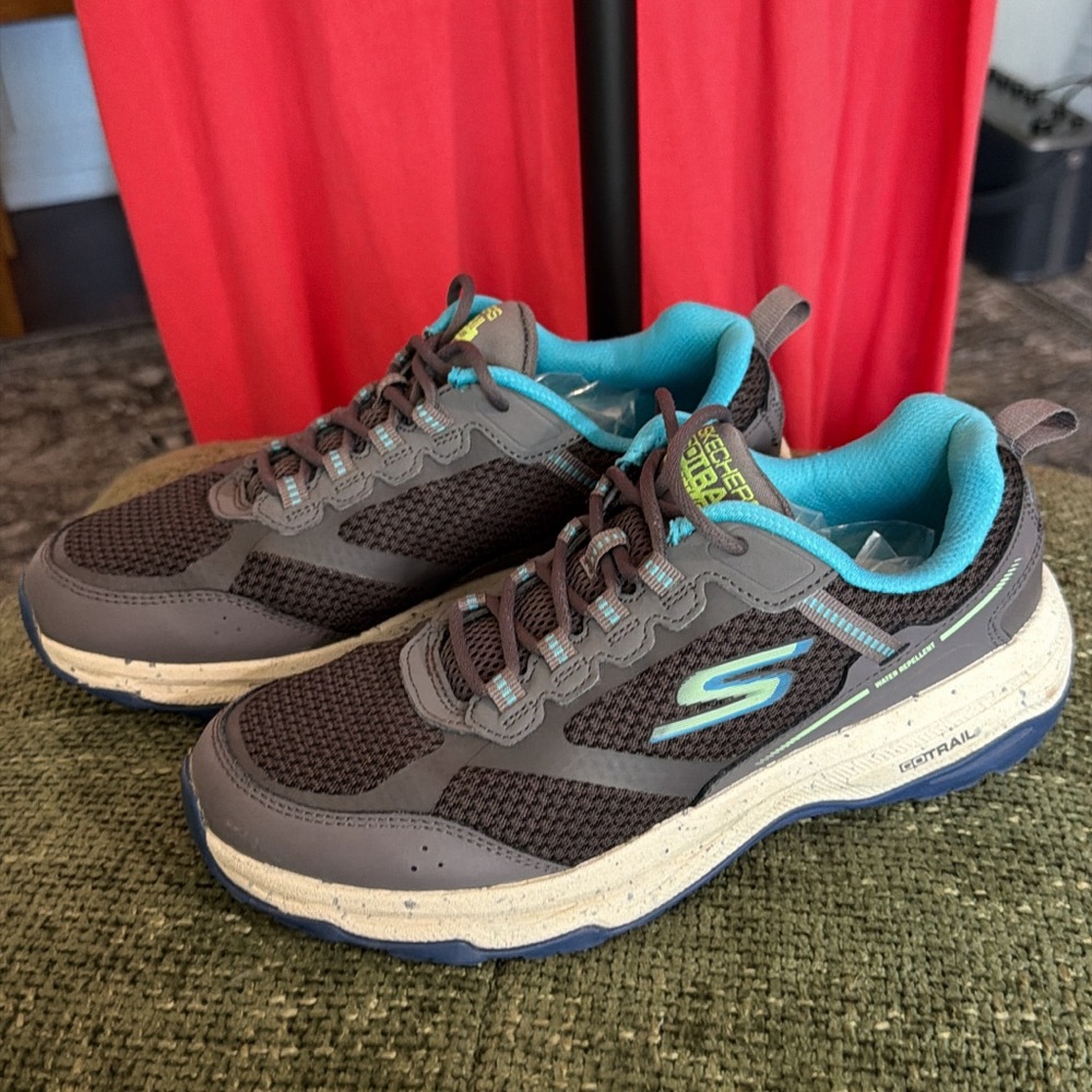 Sketchers Go Trail Altitude Air Cooled Goga Mat insole Women’s 7.5 Sneaker